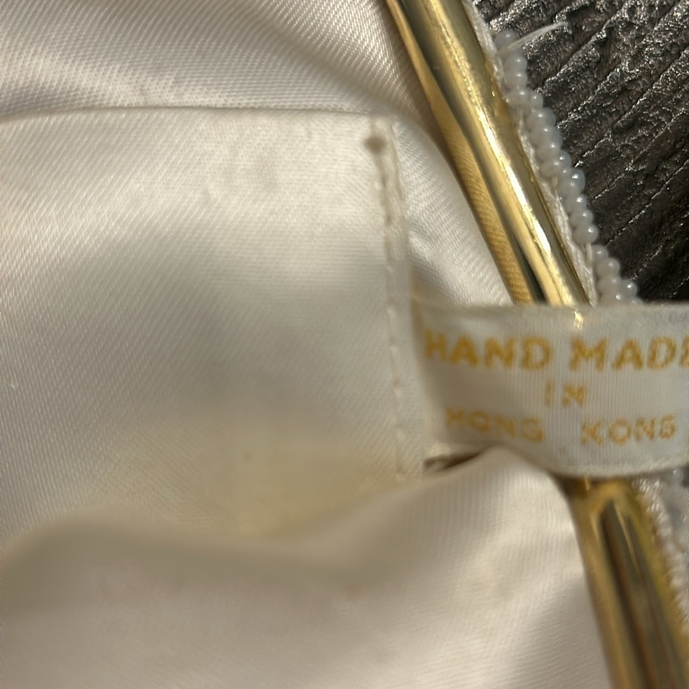 Hand Made Hong Kong Beaded off white bag - Picture 9 of 16